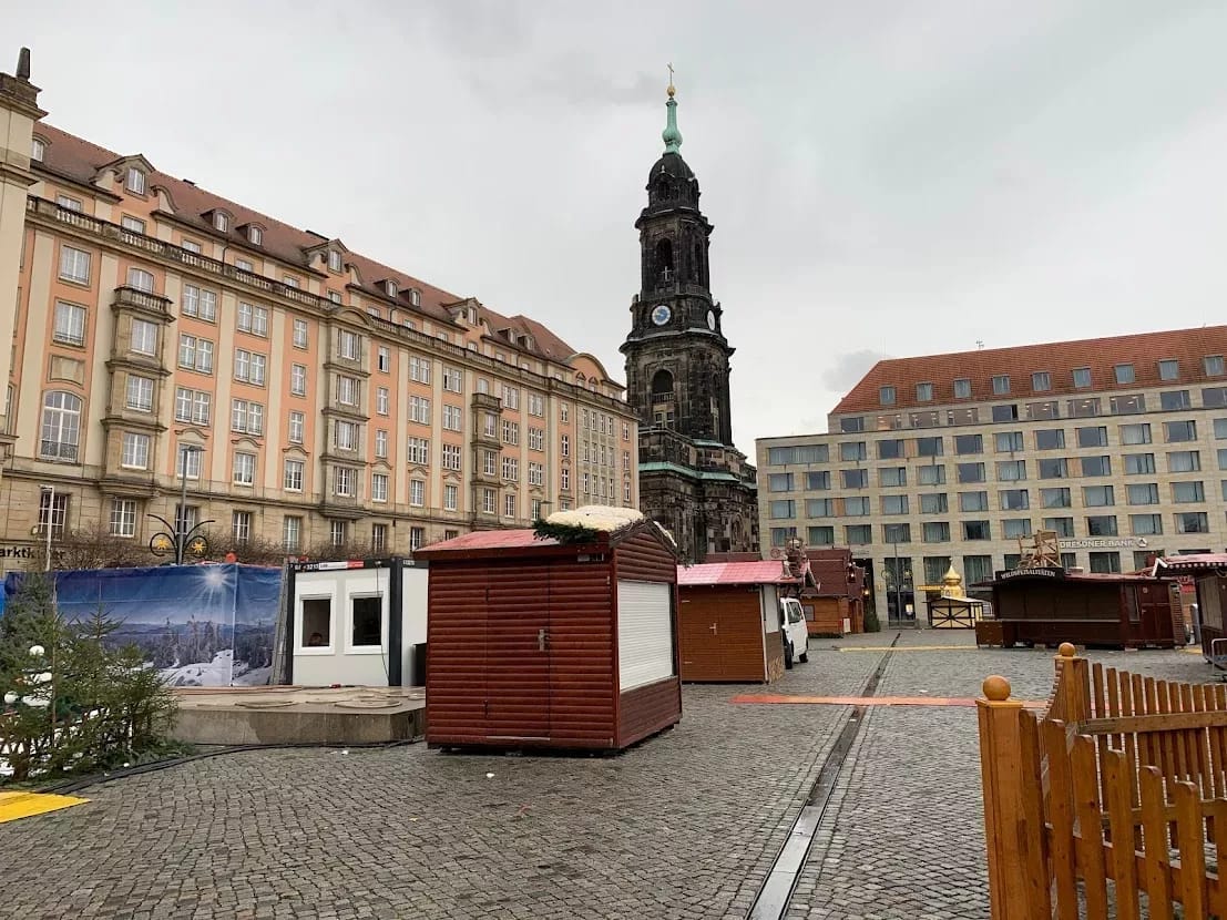 Bilder des Monats November 2021 aus Dresden 1 Der abgebaute Weihnachtsmarkt