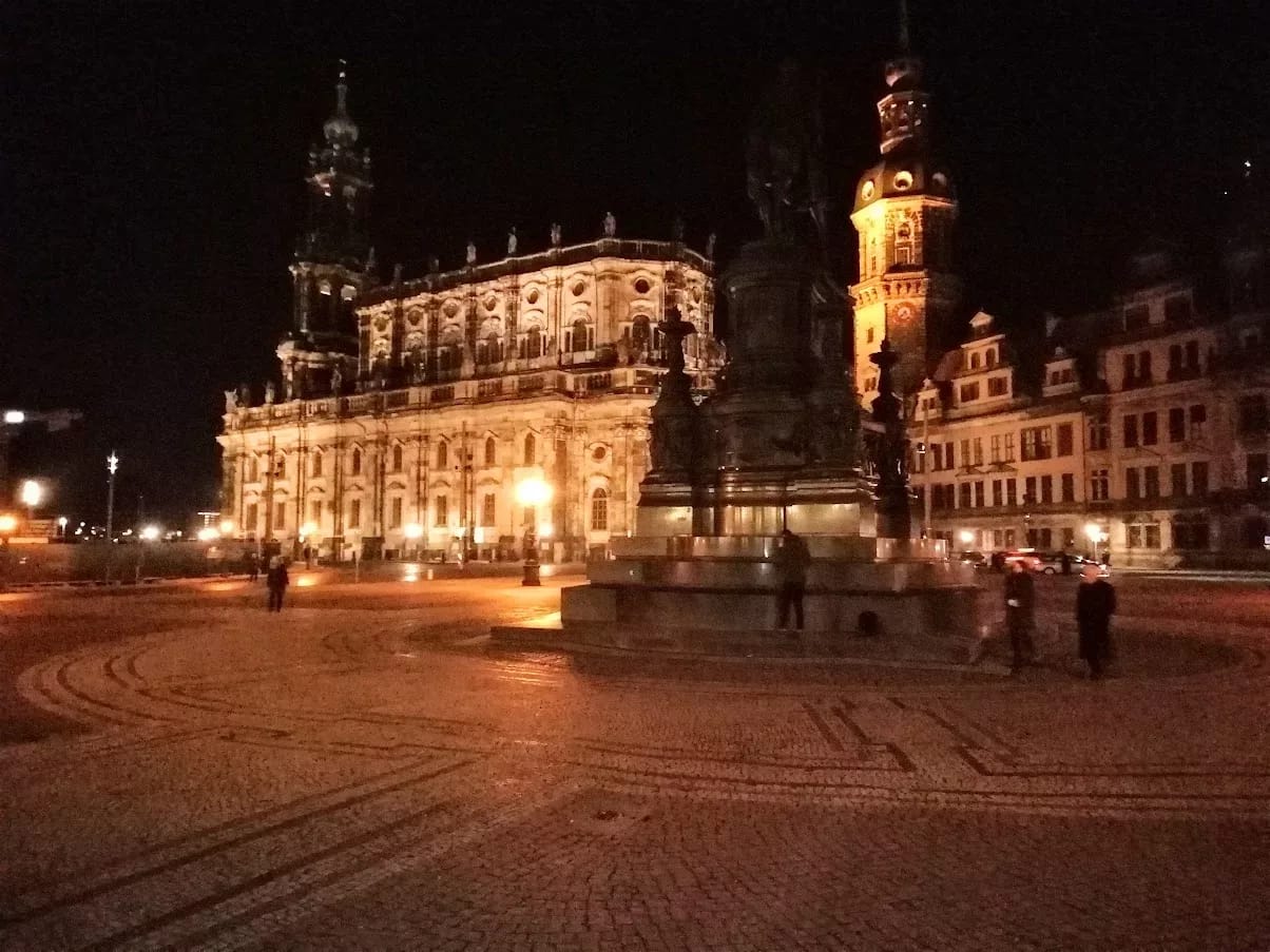 Dresdner-Altstadt-bei-Nacht