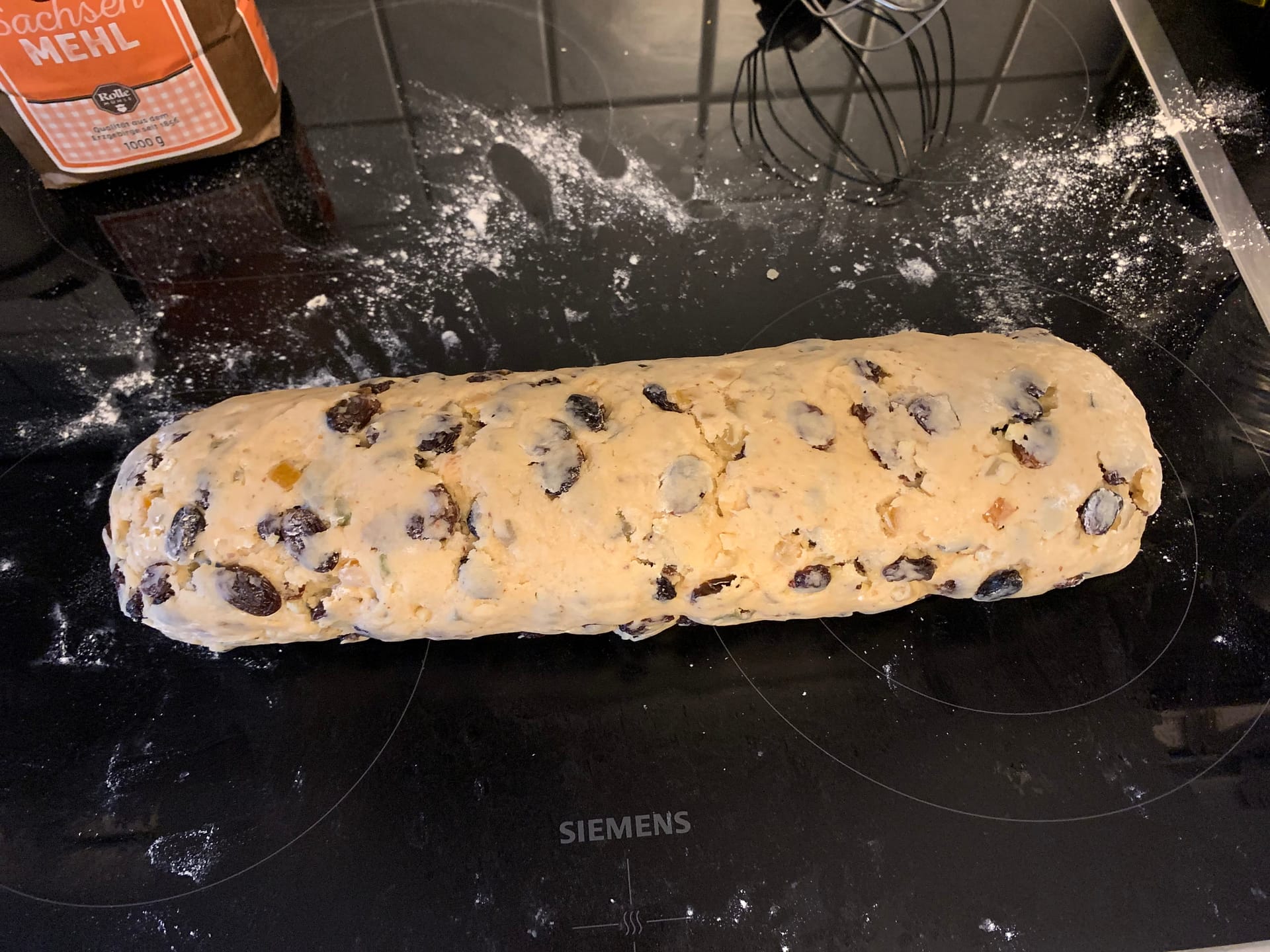 In Form gebrachter Stollenteig