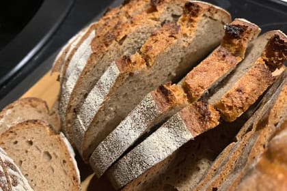 Geschnitten Brot mit Sauerteig