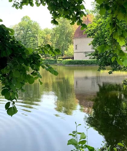 Abenteuer Hermsdorfer Schlosspark 1 Blick über den Schlossteich im Hermsdorfer Park