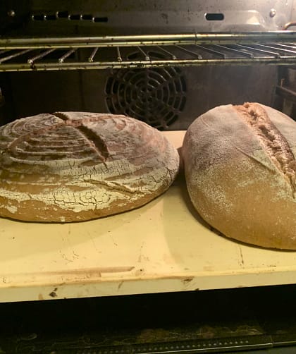 Wie lange bäckt ein Brot? 3 Brot im Backofen