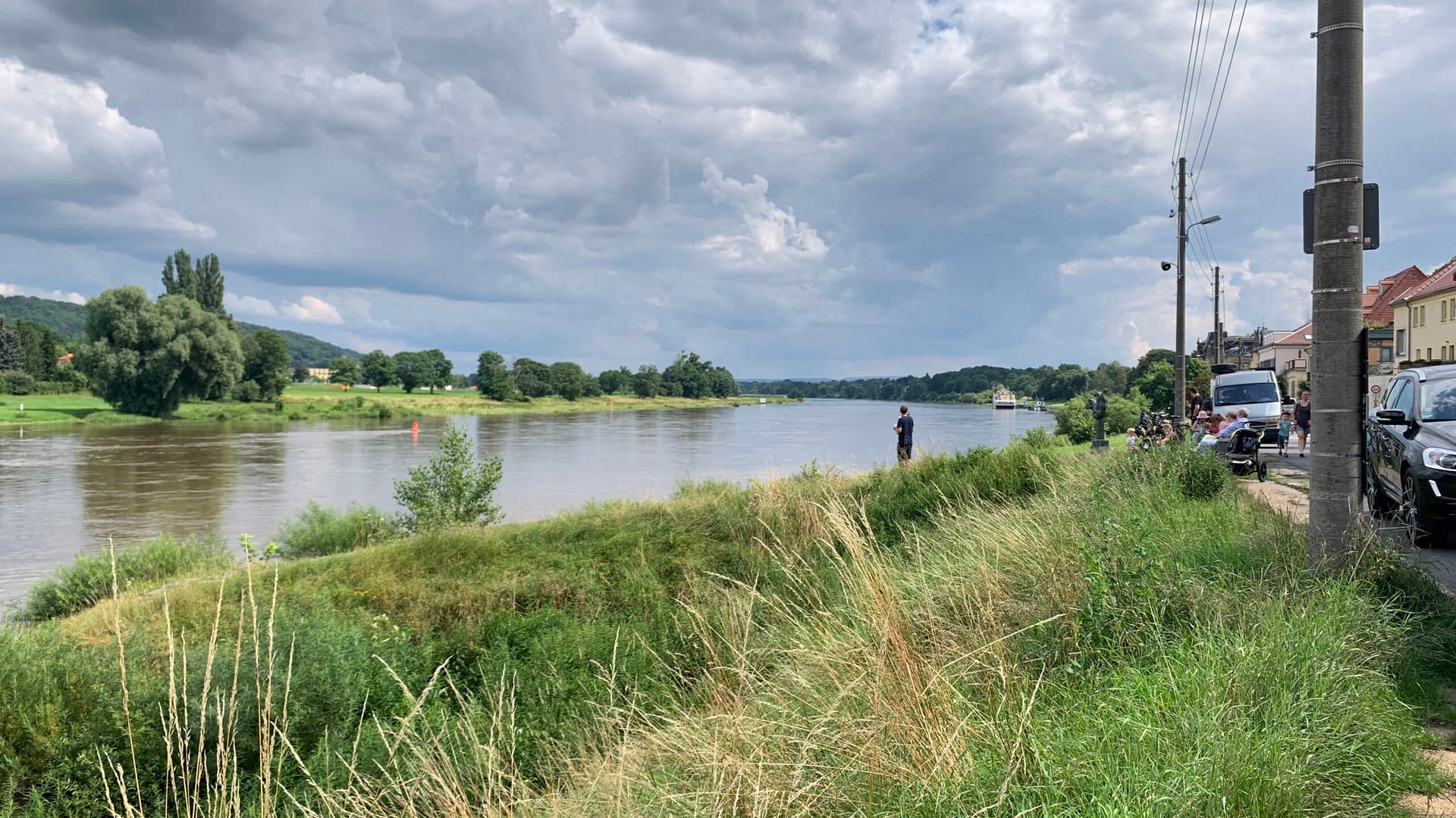 Bildergalerie die Elbe am Laubegaster Ufer 11 Blick zur Laubegaster Werft