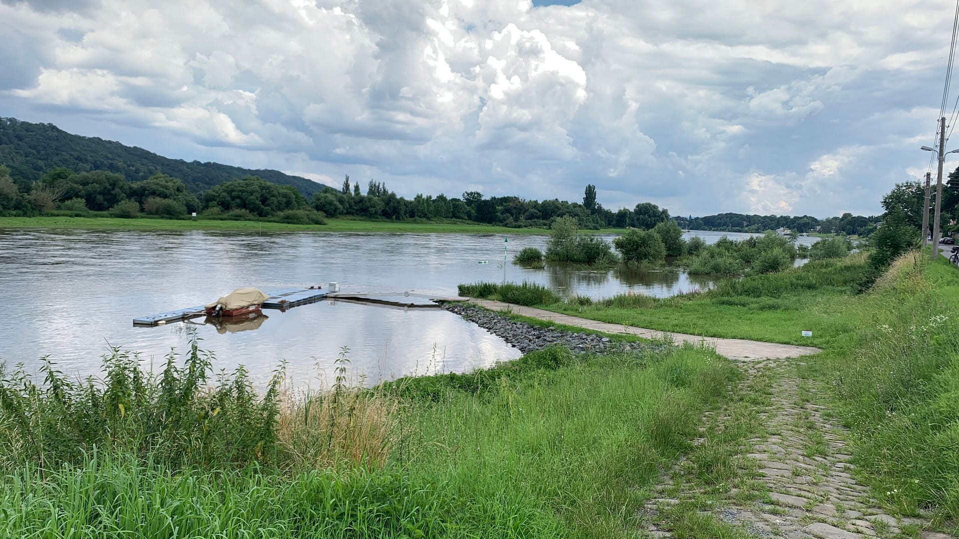 Bildergalerie die Elbe am Laubegaster Ufer 12 Bootssteg an der Elbe