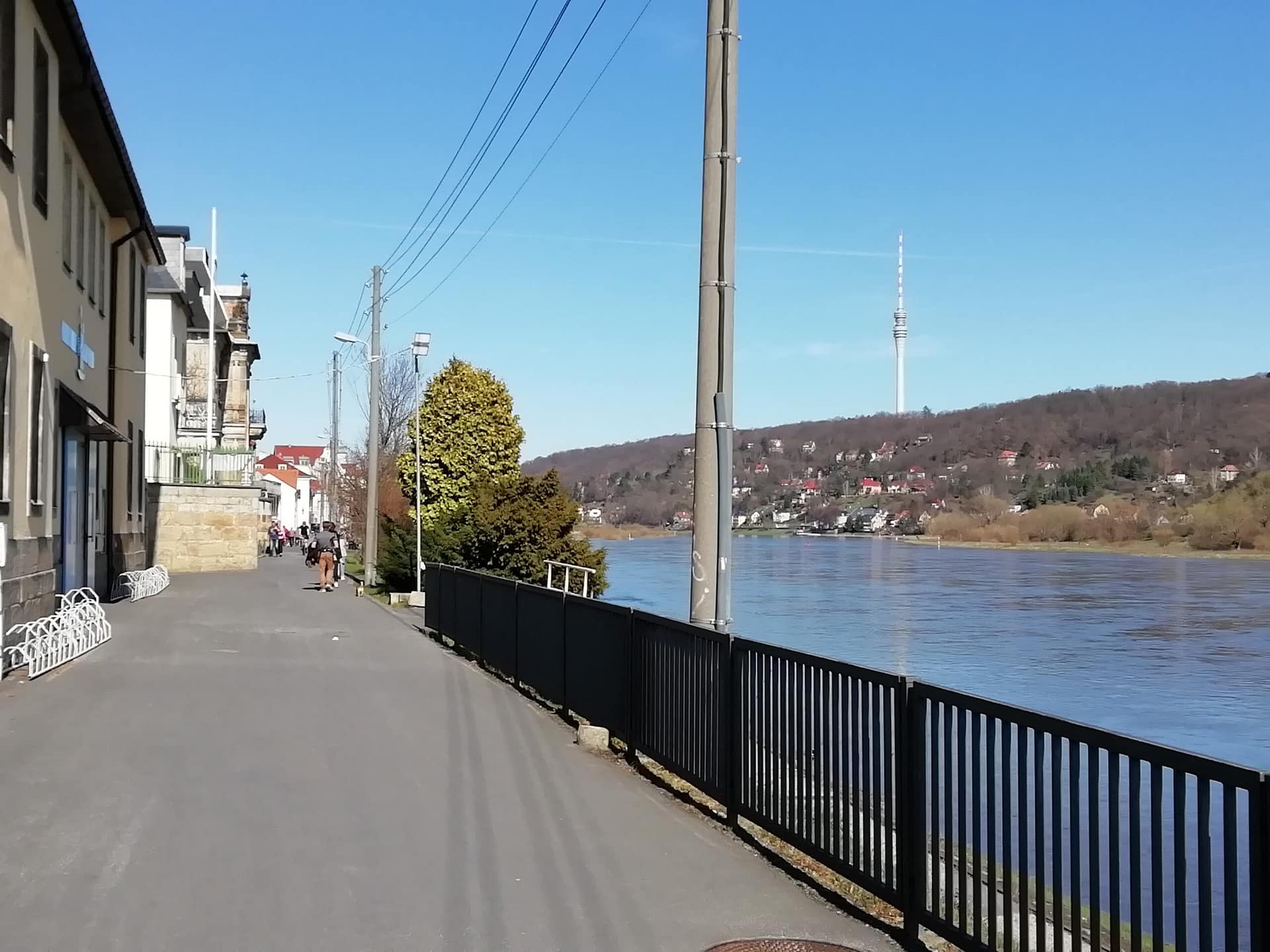 Bildergalerie die Elbe am Laubegaster Ufer 21 Elbufer und Fernsehturm