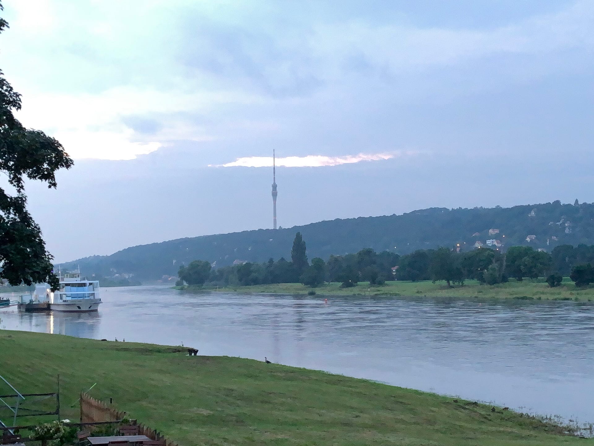 Bildergalerie die Elbe am Laubegaster Ufer 34 Die Elbe am Abend