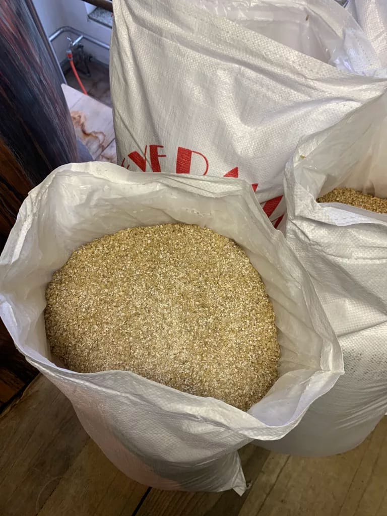 Mein Bierbrau-Kurs im Brauhaus Radebeul 3 Am 1. April war ich zum Bierbraukurs im Brauhaus Radebeul. Es hat Riesenspaß gemacht, und hier möchte ich ein paar Eindrücke davon wiedergeben.