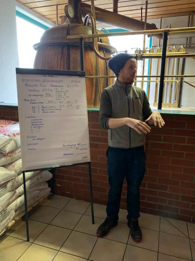 Mein Bierbrau-Kurs im Brauhaus Radebeul 19 Am 1. April war ich zum Bierbraukurs im Brauhaus Radebeul. Es hat Riesenspaß gemacht, und hier möchte ich ein paar Eindrücke davon wiedergeben.