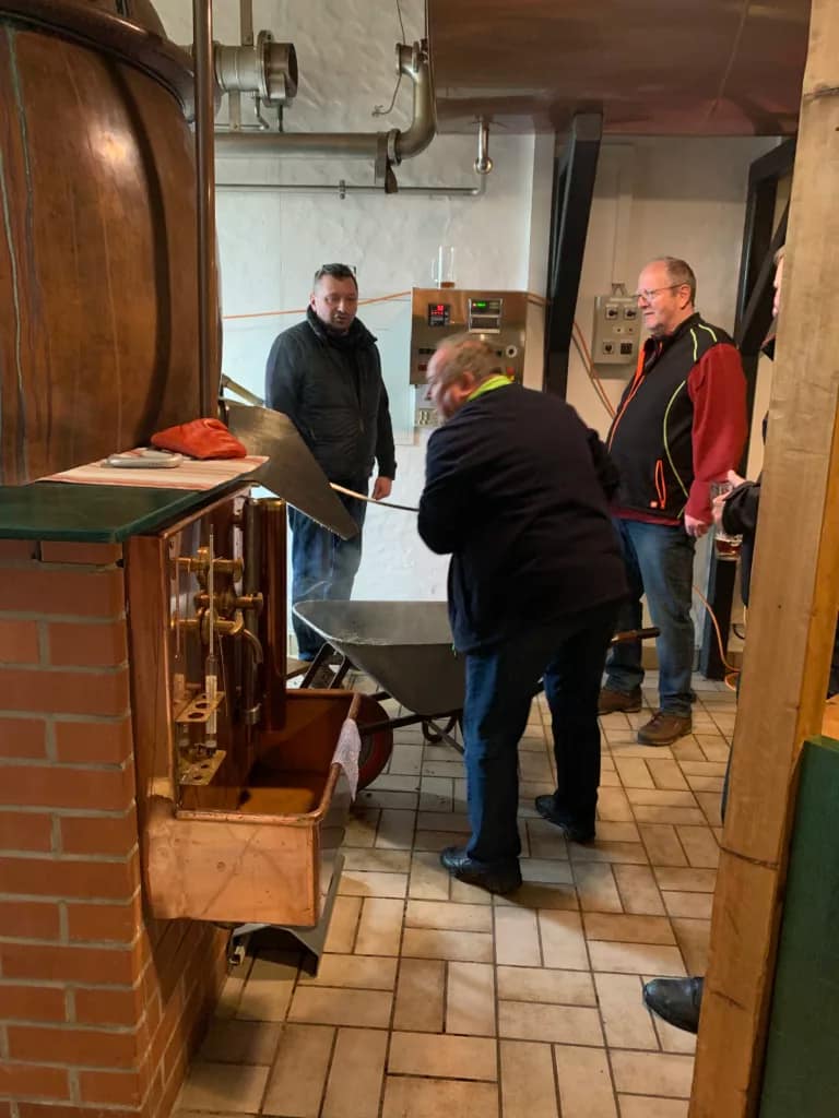 Mein Bierbrau-Kurs im Brauhaus Radebeul 15 Am 1. April war ich zum Bierbraukurs im Brauhaus Radebeul. Es hat Riesenspaß gemacht, und hier möchte ich ein paar Eindrücke davon wiedergeben.