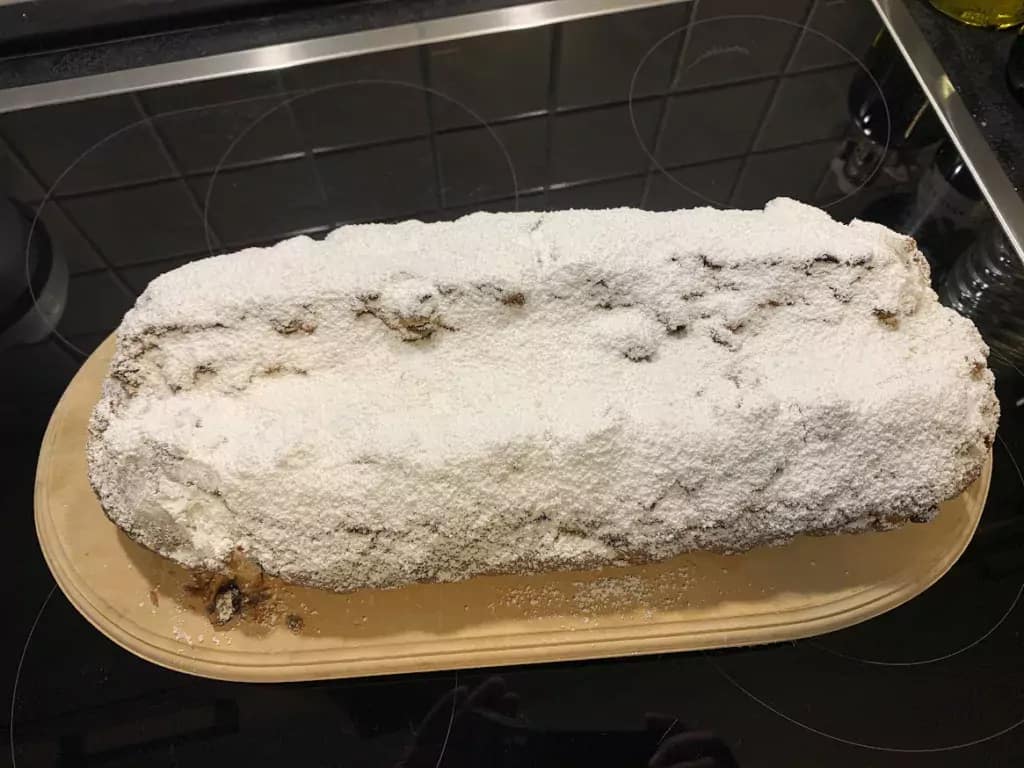 Fertiger Dresdner Christstollen